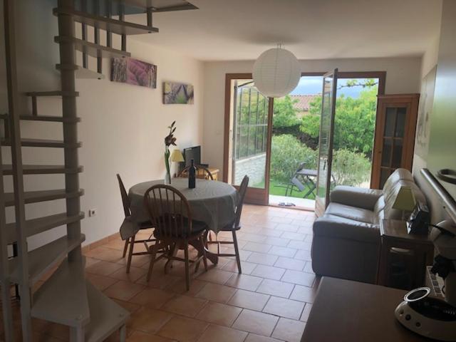 Gite L'Annexe Villelaure Exterior foto